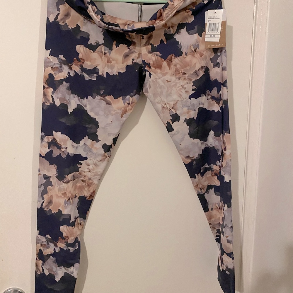 Brand New with tags floral Onzie leggings
